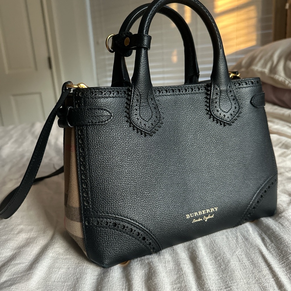 Burberry Black Leather Women's Bag